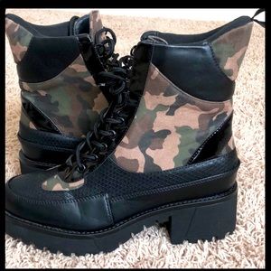 Camo Boots by Dream Pairs